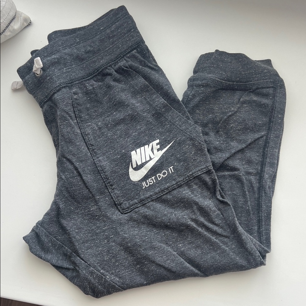 Nike Cropped Joggers